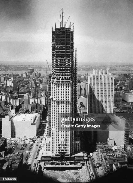 444 Construction Of Rockefeller Center Stock Photos, High-Res Pictures ...