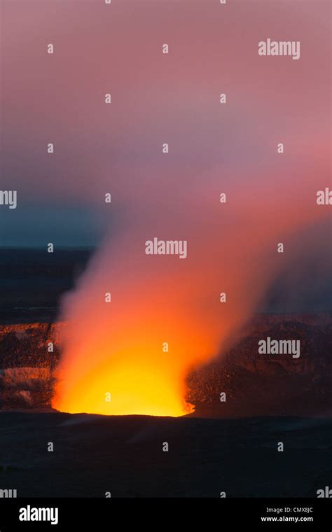 Kilauea Caldera in Hawaii Volcanoes National Park, The Big Island ...