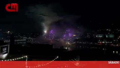 Céus do Porto em festa Fogo de artifício assinala noite de São João