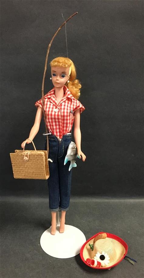 Lot BLONDE PONYTAIL BARBIE WEARING TAGGED PICNIC SET OUTFIT