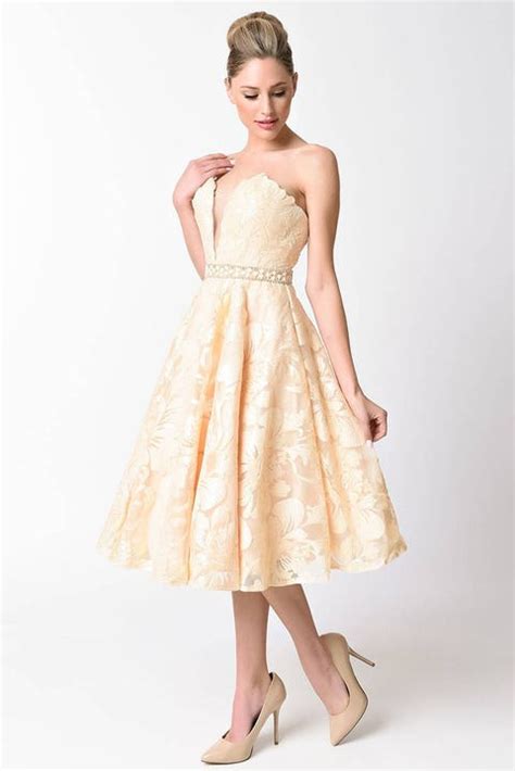15 Stunning Vintage Prom Dresses of 2018 for a Retro Look