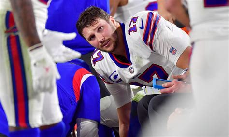 Josh Allen Tom Brady Share Respectful Gestures After Bills Bucs