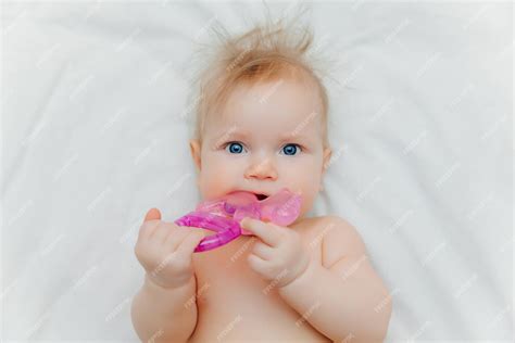 Bebe De 2 Meses Mastigando