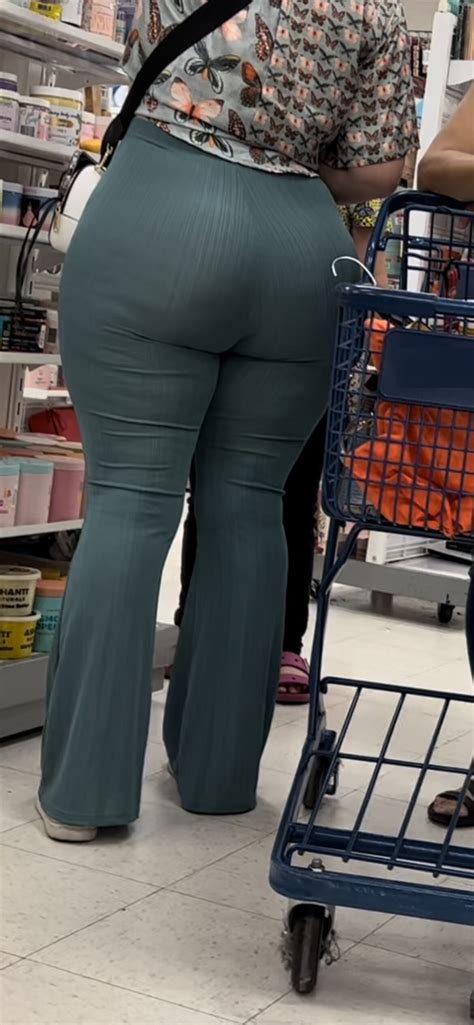 Latina Bubble Butt In Green Leggings Spandex Leggings Yoga Pants Forum