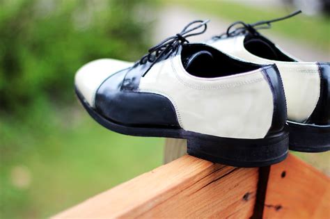 Thrift Trick: DIY Saddle Shoes!