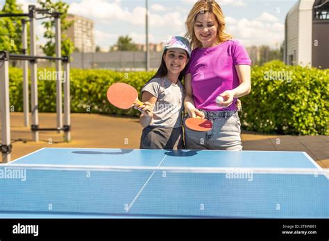 Mutter Tochter M Dchen Bikini Fotos Und Bildmaterial In Hoher Aufl Sung Alamy