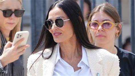 Demi Moore 60 ans prend la pose en bikini et elle fait encore grimper la température Grazia