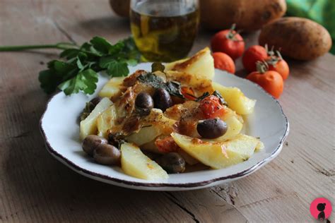 Baccala Al Forno Con Contorno Di Patate Ricetta Pugliese Con Le Olive