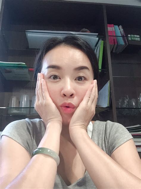 About 奈兒 Nell Tseng Medium