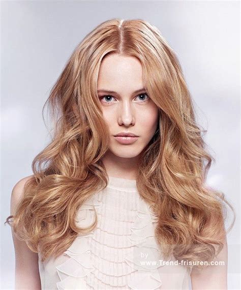 WELLA Lange Blonde Weiblich Wellig Farbige Multi Tonalen Frauen Frisuren Hairstyles Frisuren