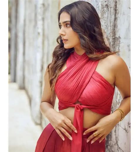 Hot Hindi Films Actress Aakanksha Singh Big Boobs Pics