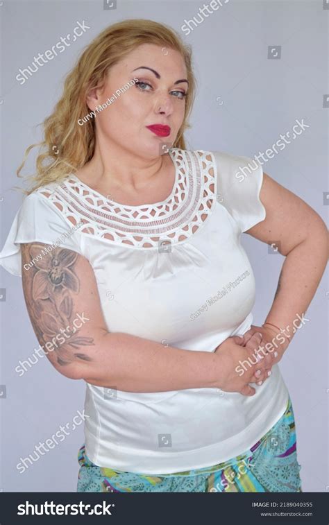 Blonde Curvy Pinup Model Tattos Wearing Stock Photo 2189040355 Shutterstock