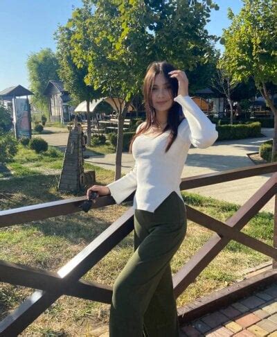 Ariellamoore Stripchat Webcam Model Profile Free Live Sex Show Cam Joy