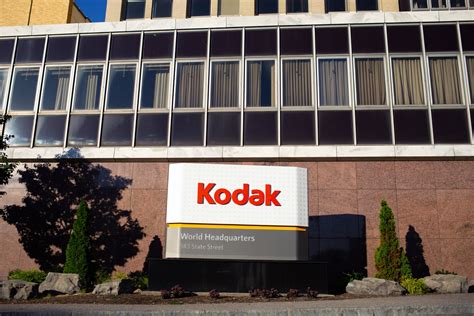 kodak shares plunge   pauses loan  allegations