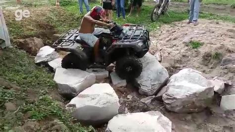 Vídeo Piloto testa pista obstáculos para o Valle Off road Grande