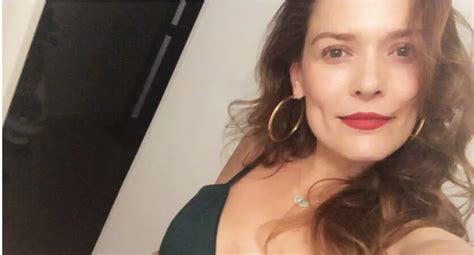 Halagan Pies De Carolina Acevedo Por TBT En Bikini