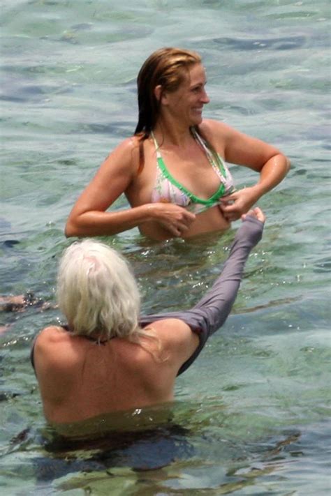 Julia Roberts In Bikini Pics