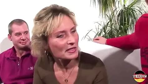 Deutscher Ehemann Teilt Amateur Ehefrau In Hartem Dreier Mit Doppelpenetration Mydirtyhobby