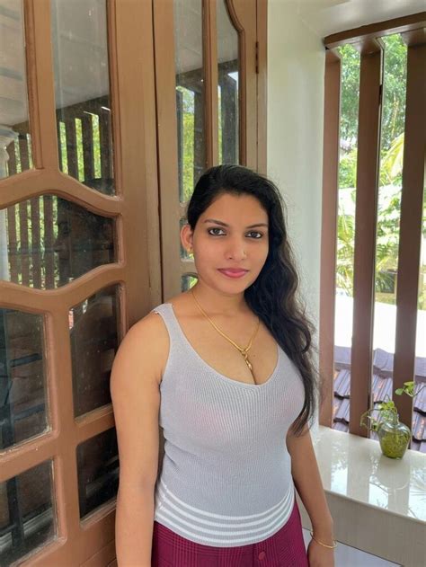 Reshmi R Nair In Beautiful Smile Women Beautiful Women Blonde Beautiful Girl Body