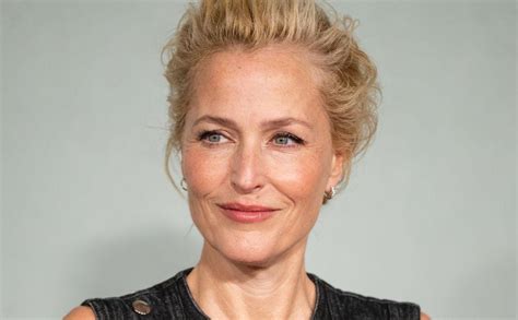 Gillian Anderson Sex Education Va Sortir Un Livre D Di Aux Fantasmes