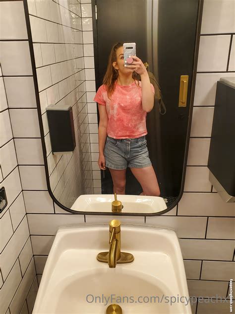 Spicypeachxx Nude OnlyFans Leaks Fappening FappeningBook