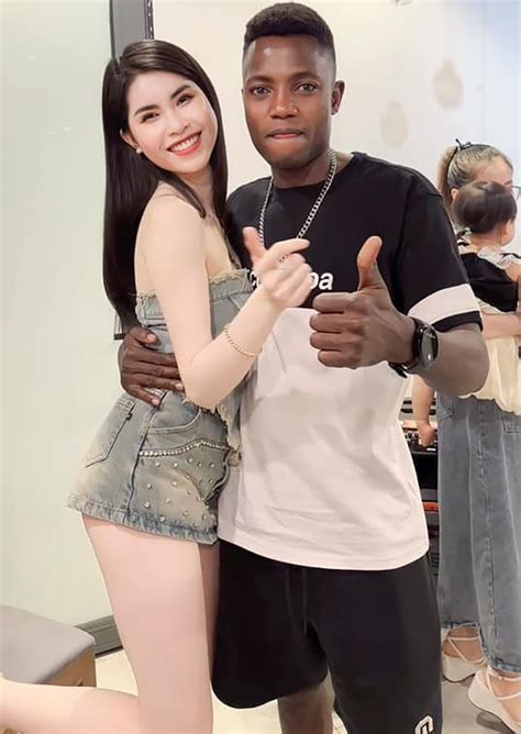 Danh tính hot girl chụp ảnh thân mật với Quang Linh