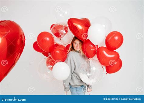 Une Femme Blonde Avec Des Ballons Sur Fond Blanc Image Stock Image Du Compositions H Lium