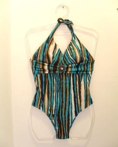 Empresárias fazem lingerie especial para mulher que precisou retirar a mama 04 11 2013 UOL