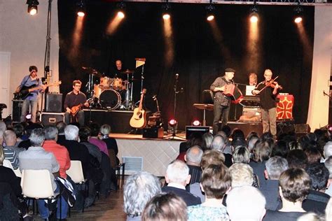 Joan Nadeau En Concert Avec Le Tennis Club Le Petit Journal