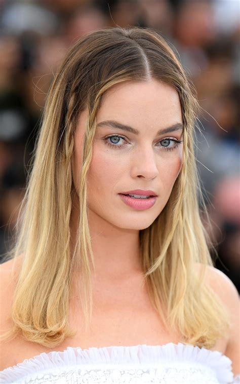 Celebrity Margot Robbie Actress Blonde Australian Blue Eyes 800x1280 Phone HD Wallpaper