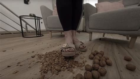 Sabdeluxe Walnut Crush VR Porn Video VRPorn