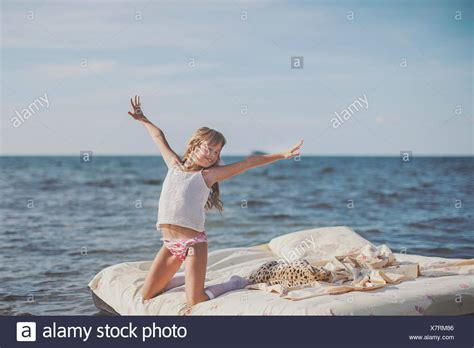 Jahre Bikini Stockfotos Und Bilder Kaufen Alamy