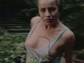 QUELLA VILLA IN FONDO AL PARCO NUDE SCENES AZNude