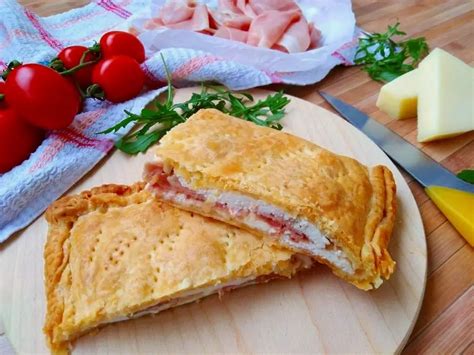 Calzone Di Pasta Sfoglia Con Prosciutto E Formaggio