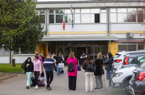 Valditara Mai più scuole chiuse per festività non riconosciute il