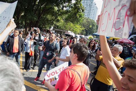 Parada gay em SP tem cartaz e gritos de Fora Temer Metrópoles