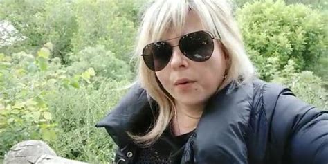 Bbw Blondy Smoking Outside And Show Hot Lips Tnaflix