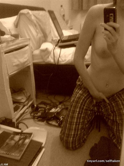 AMATEUR Teen Girls Selfshot Mirror Selfie Mirror Porn Pic