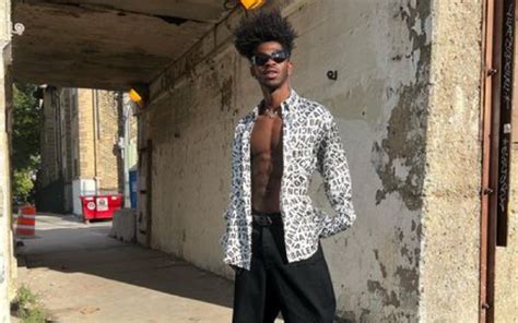 Lil Nas X Announces Hes Doing 2 On His Mic Off Stage During Atlanta