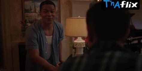 Madelaine Petsch Lesbian Scene In Riverdale Lili Reinhart Tnaflix