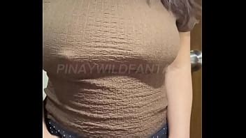 Milf asiática filipina caliente se burla de su hermanastro en una videollamada y le muestra sus