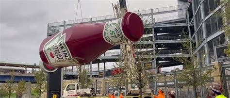 Pittsburgh Steelers Welcome Return Of Giant Heinz Ketchup Bottle A Year