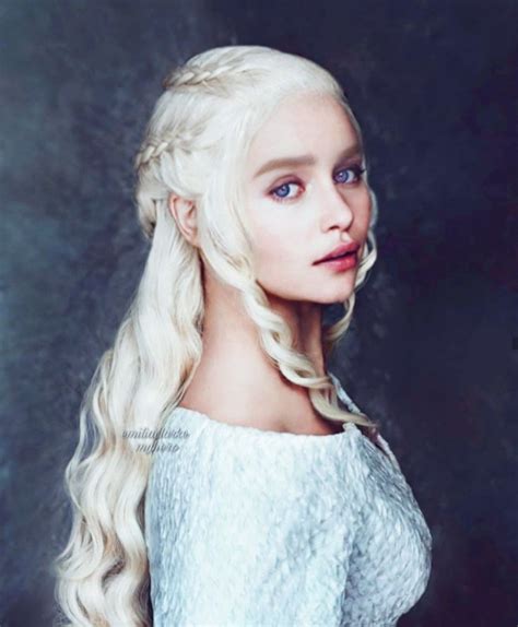 Daenerys Stormborn | Violet eyes, Daenerys targaryen dress, Beauty girl