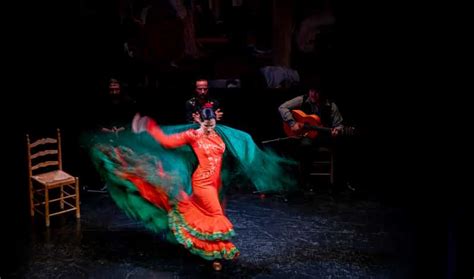 Sevilla: Espectáculo Flamenco en Directo en el Teatro Flamenco Triana ...