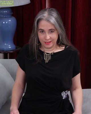 Older Amateur Lexy Lou Toying Her Hairy Mature Pussy Porn Pictures XXX