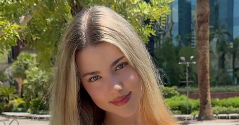 El Mundo Del Oso Panfilo Y Sus Famosas Asya En Sexy Bikini