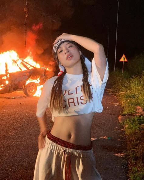 Minga gái xinh K hot nhất MXH những giờ qua Nhan sắc chuẩn gái Hàn gout ăn mặc sành khỏi bàn