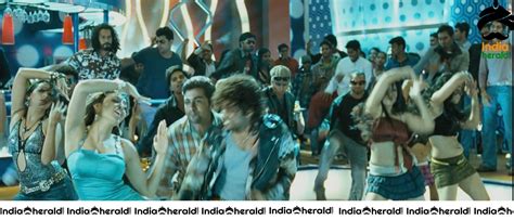 Kajal Aggarwal Shows Her Sexy Structure And Hot Curves Set 2