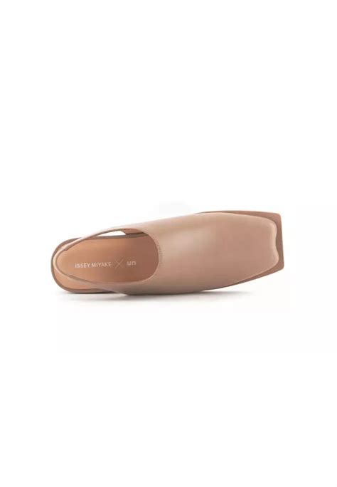 Buy United Nude Fin Flat Closed Toe Low Heels In Light Brown