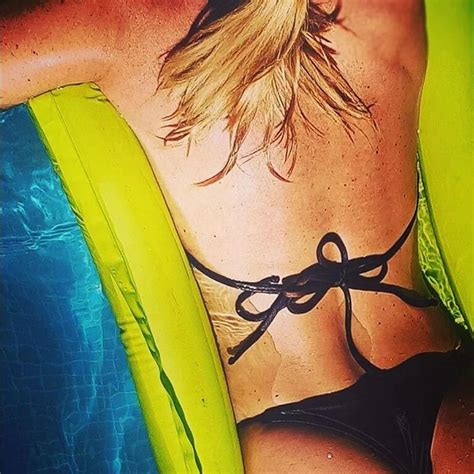 El Destape De Una Periodista A Los En Bikini Infobae